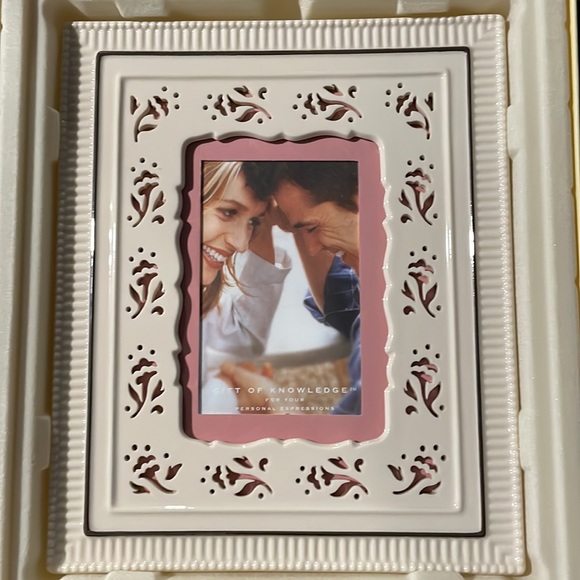 NWT Lenox “Gift of Knowledge” small frame - Picture 2 of 5